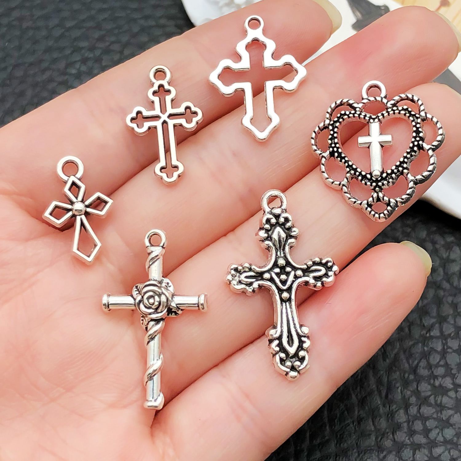 52 szt. Różne wisiorki krzyżow – Ethnic Fashion Accessories recenzja i cena